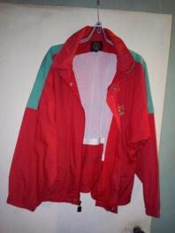 Куртка-ветровка , х\б-плащевка , цвет красный , размер 46 .