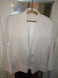 Пиджак легкий летний , лен , цвет белый , размер 46 .