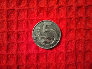 Монета Чехии 5 Крон , 1995 года .