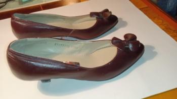 Новые туфли на невысоком каблуке, кожа, размер 38, цвет темно-коричневый.